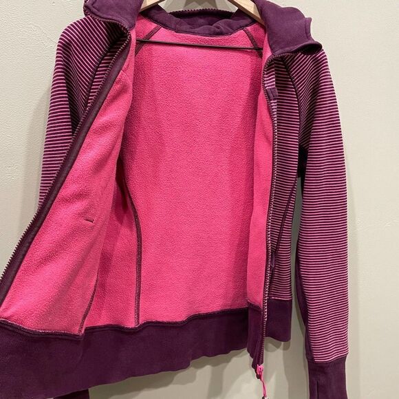 Lululemon Scuba Hoodie in Hyper Stripe Printed Afterglo Plum - Picture 6 of 13